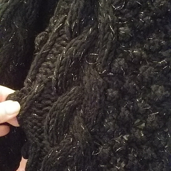 NWT JOHN FASHION BEAUTIFUL TEXTURED, KNITTED SWEATER IN BLACK W/GOLD THREADING. - Picture 3 of 8